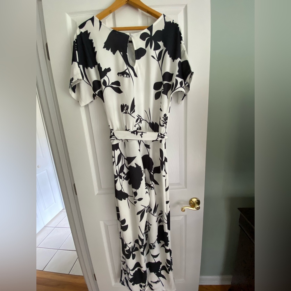 Elegant Black and White Floral Jumpsuit - Picture 2 of 3
